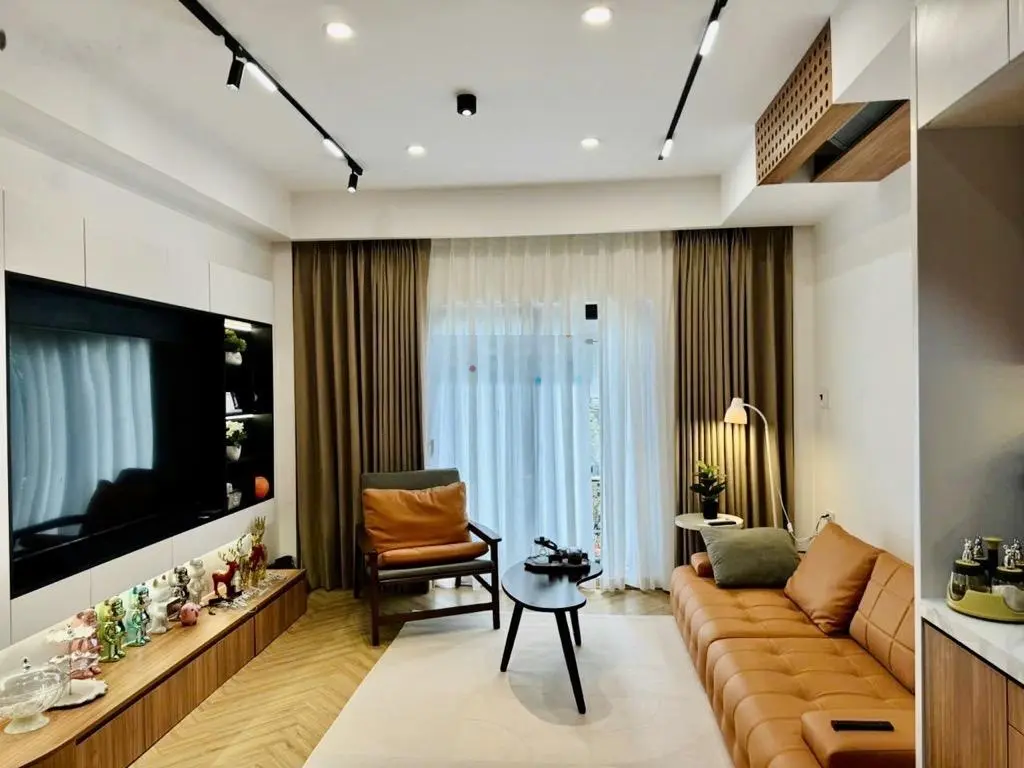 Bán nhà ngõ 32 An Dương - ô tô tránh, 6 tầng thang máy, nội thất sang trọng, 40m2, giá 12.5 tỷ