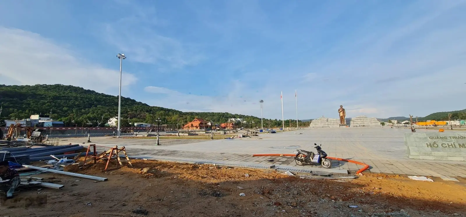 Bán lô đất 130m2, có sẵn thổ cư, đường rộng 8m, Chỉ cách quảng trường Hồ Chí Minh đúng 2.5km