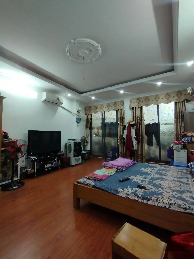 Nhà xây mới koong - thang máy - gần phố