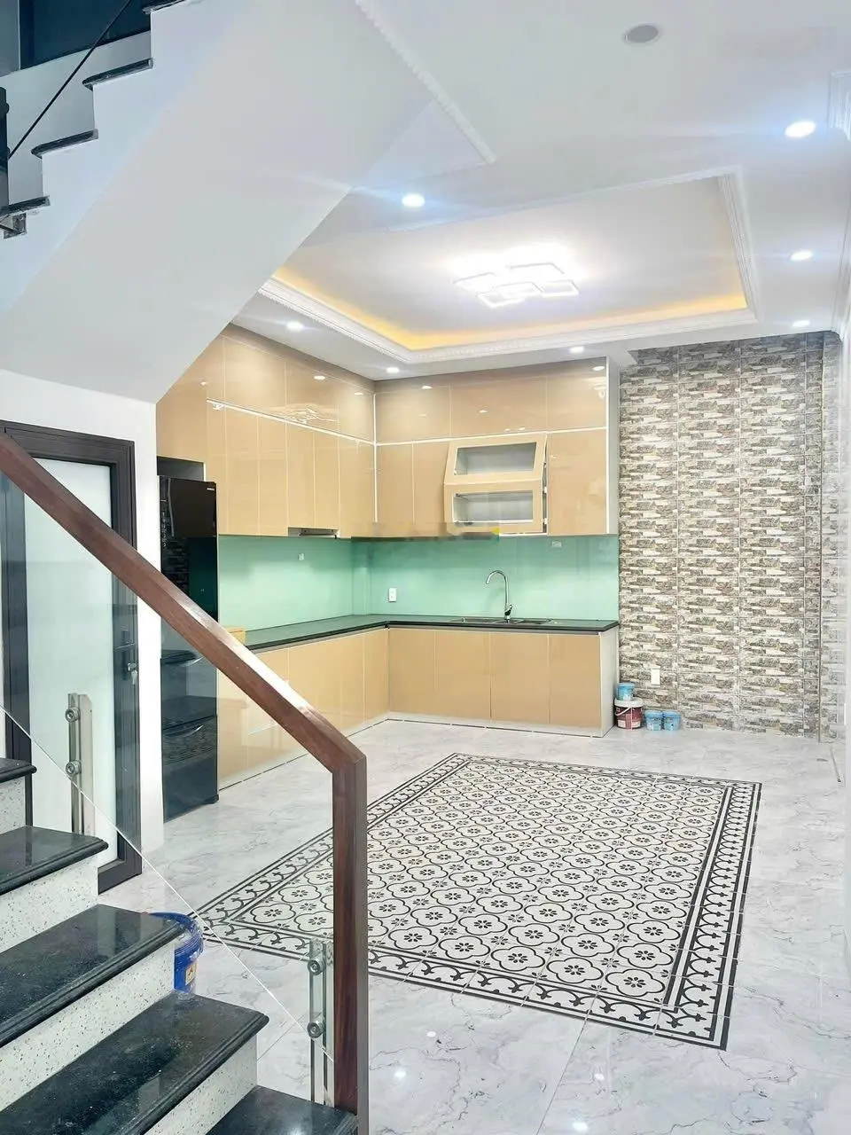 Bán nhà 50,4m2 đối diện công viên giá chỉ hơn 3 tỷ liên hệ e Nguyên 0357 864 ***