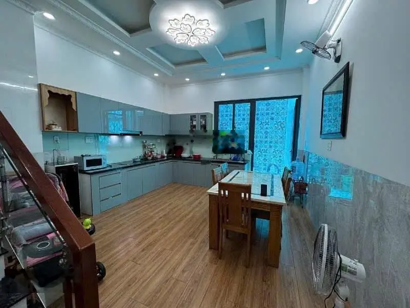 Ngộp bank cần bán gấp nhà ở đường Tôn Thất Hiệp, Phường 11, Quận 11. Giá 2tỷ690 , DT60m2