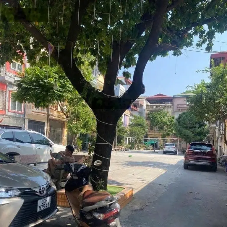 Khu phân lô ô tô 8.3 tỷ, DT sổ 46m2, MT 4m, Nhà 2 mặt tiền ô tô, ngõ 18 Ngô Quyền, Hà Đông