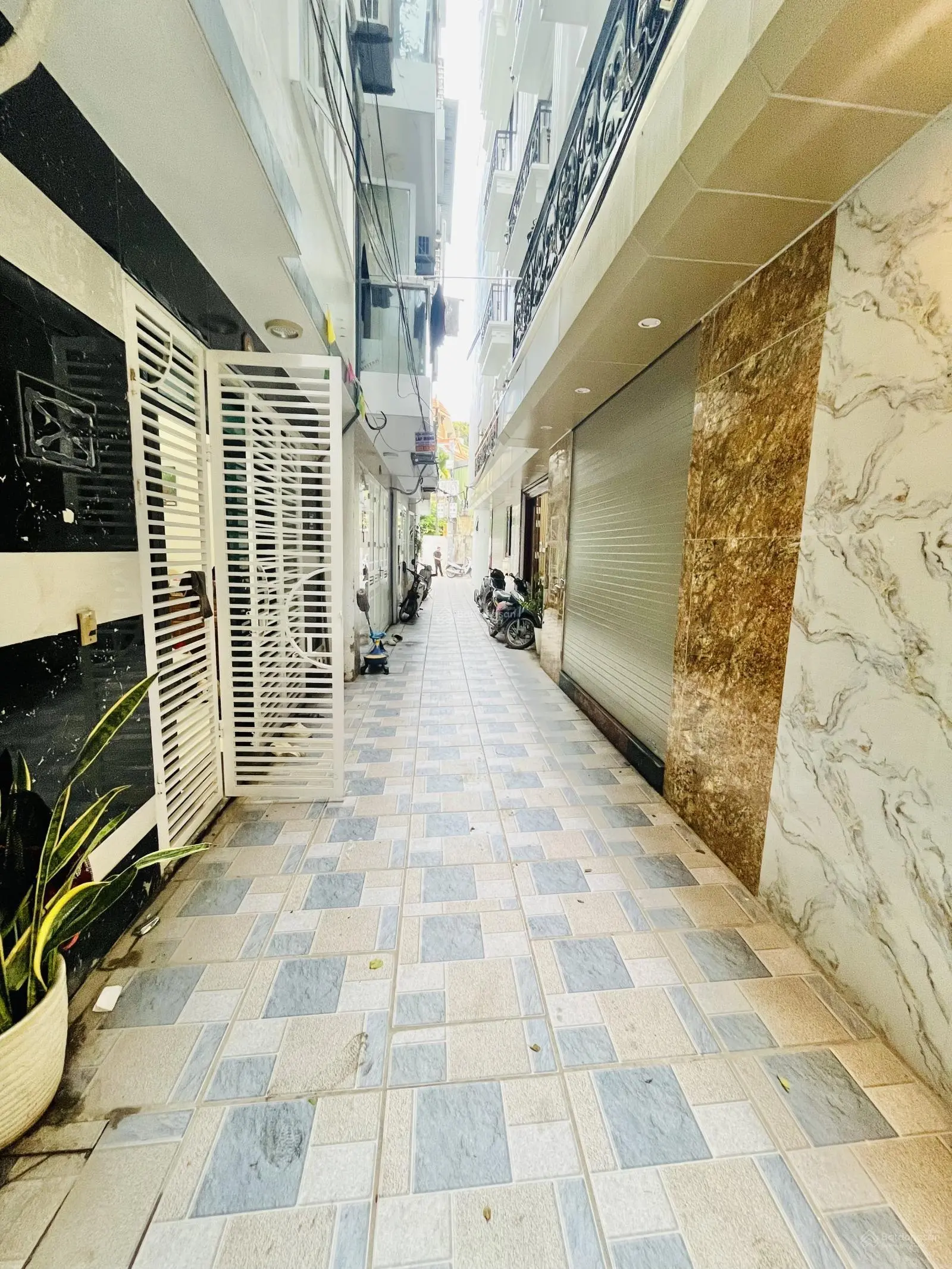 Bán nhà Vĩnh Hưng - 30m2, 5 tầng, nhỉnh 6 tỷ nhà mới koong, gần chợ, ngõ nông, 3 gác đỗ cửa