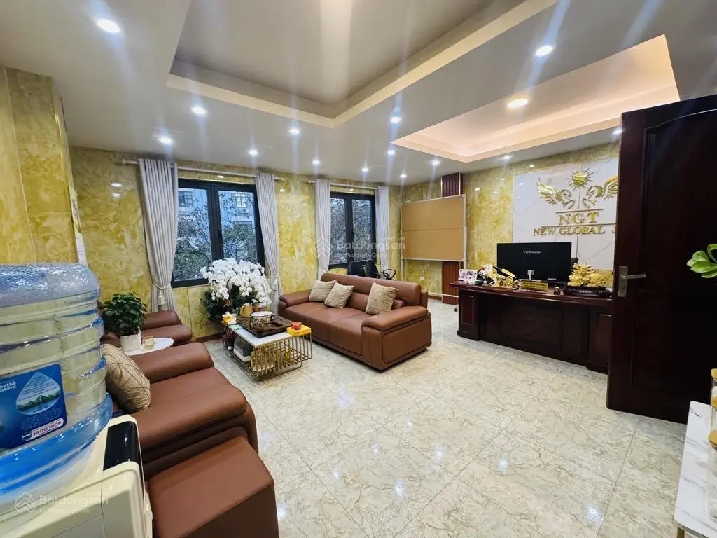 Phân lô Đền Lừ - Gara ô tô - Thang máy mới - Full nội thất - Ngõ thông kinh doanh.