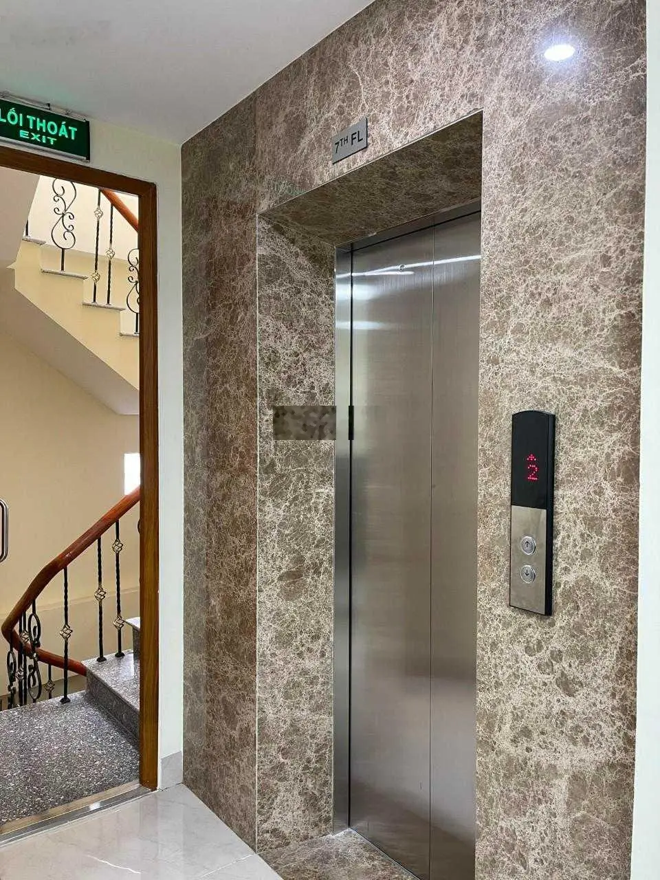 Cần bán gấp MP Trần Thái Tông, MT 8m, vỉa hè 11m, xây 11 tầng, dòng tiền 209 tr/th
