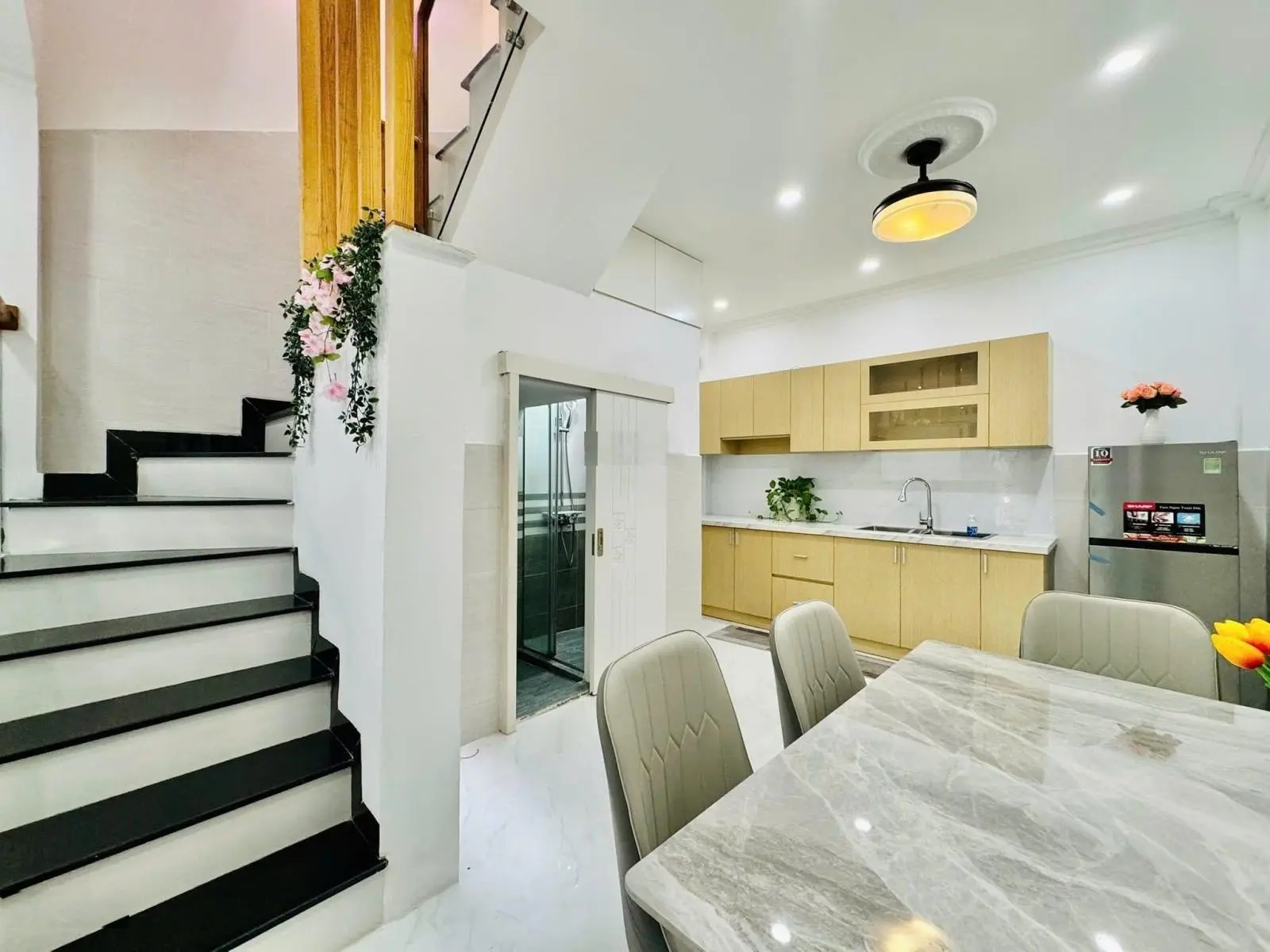 Nhà vị trí đepn trệt 2 lầu hẻm xe hơi Đường số 9 F9 GV. Tặngfull nội thất