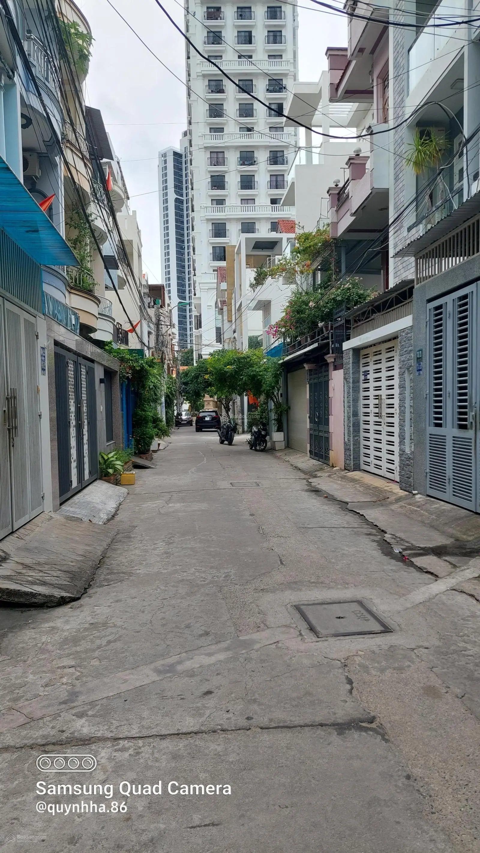 Nhà 3 tầng góc 2 mặt tiền sát biển Phạm Văn Đồng, Dt 73 m2 ngang 5m hướng Đông, đường oto thông 5m