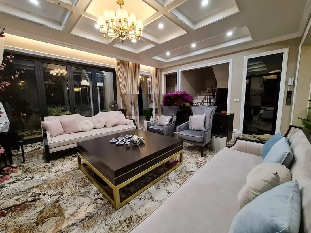 HOT! Biệt thự siêu VIP - Ngay Liên Phường - Tìm chủ mới - DT: 270m2 - Giá chỉ: 33 tỷ