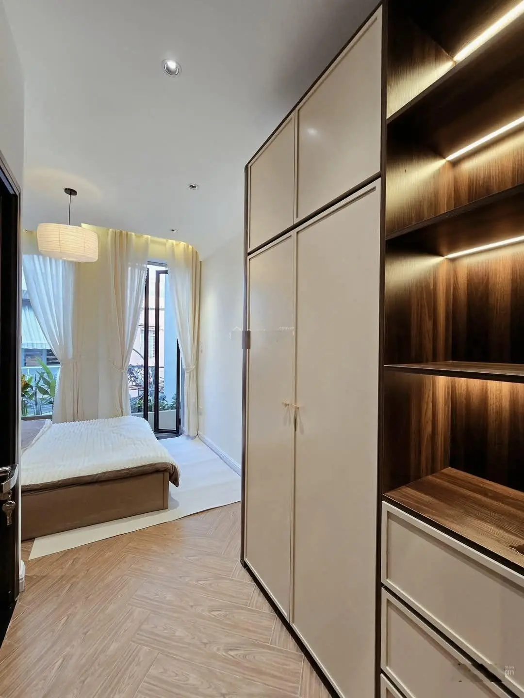 NHÀ ĐẸP 3 tầng full nội thất sang trọng đường HOÀNG DIỆU