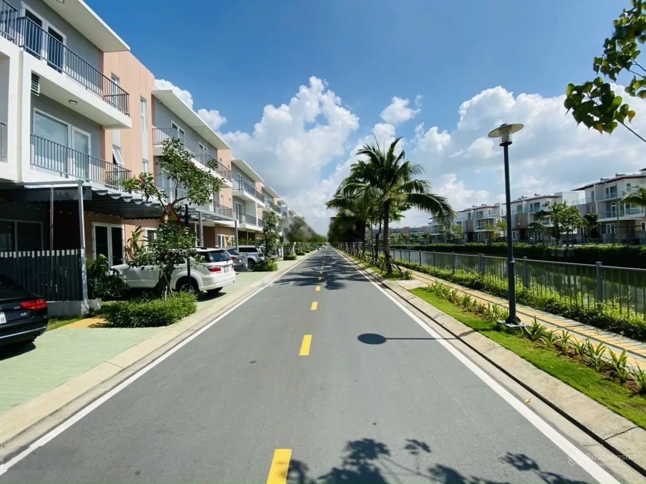 Bán nhà phố trệt 2 lầu 90m2 Dragon Village, đã có sổ hồng giá chỉ 5.x tỷ, LH 0938.030.490
