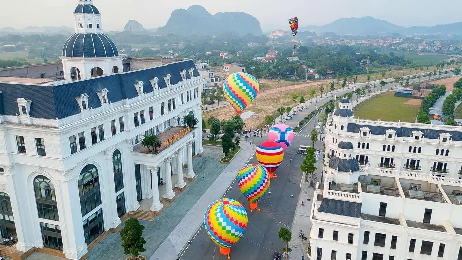 Mua đất tặng ngay ô tô siêu phẩm
