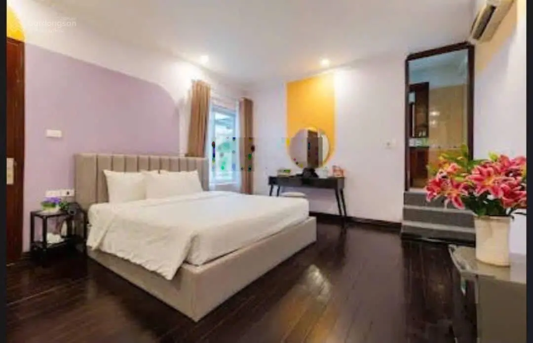 bán nhà phố duy tán cầu giấy , 100m2 4 tầng , mặt tiền 4m , đường 10 mét , kinh doanh đỉnh , 39 tỷ