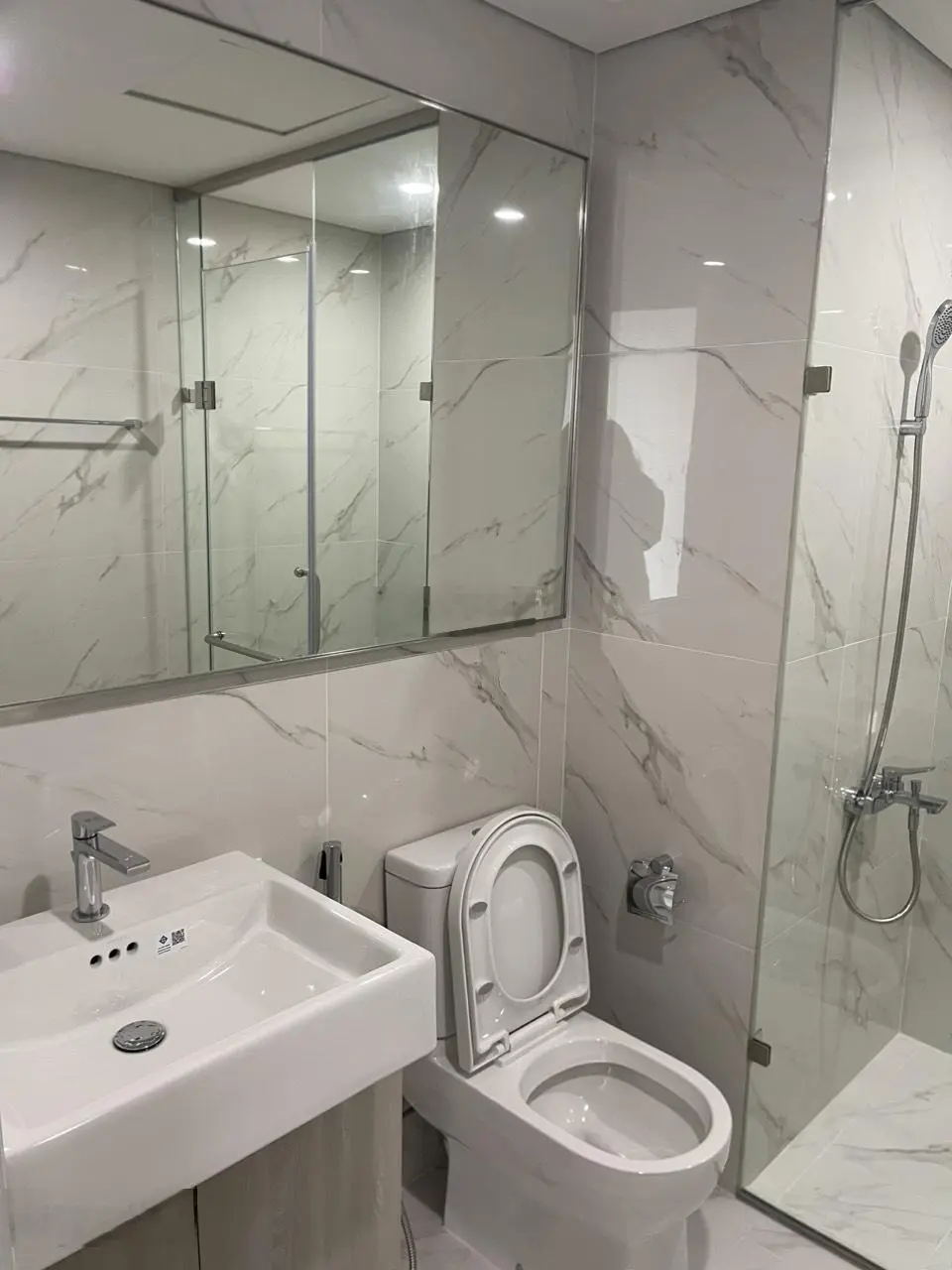 Chính chủ bán chuyển nhượng căn 1N cộng 43m2 tại toà A Masteri gía: 2,8 tỷ lh: 0963 882 ***
