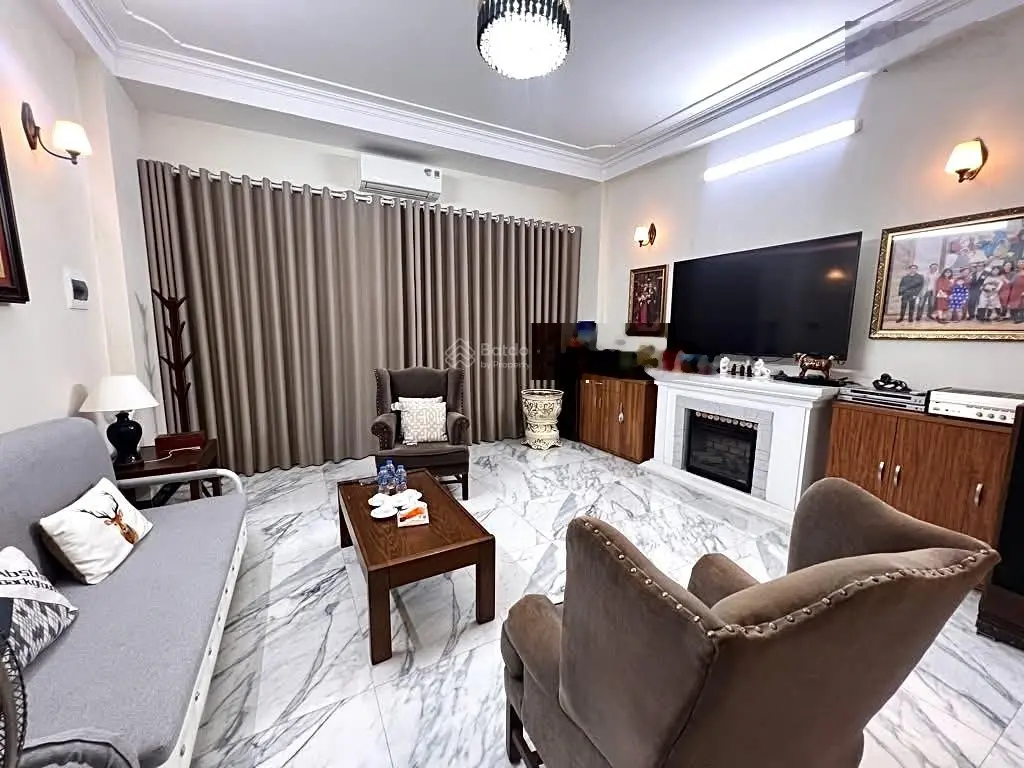 Bán Gấp nhà Trường Lâm-Việt Hưng.Dân xây 5 tầng.thang máy.DT 51,1m. MT 4,7m.oto 7 chỗ đỗ cửa. 9tỷ98
