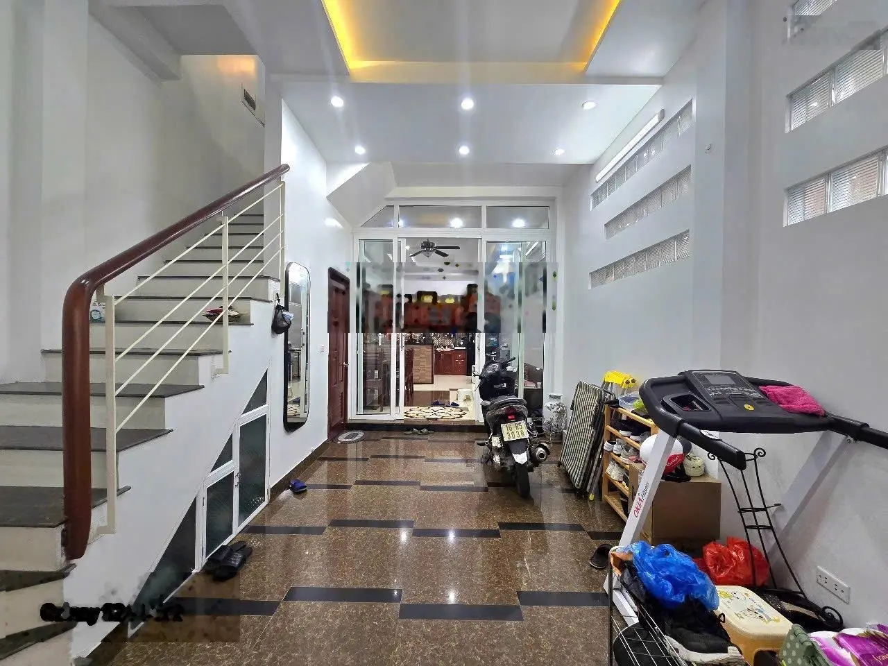 Nhà mặt ngõ to khu vực Trần Nguyên Hãn. Ô tô đỗ cửa, vào nhà thoải mái