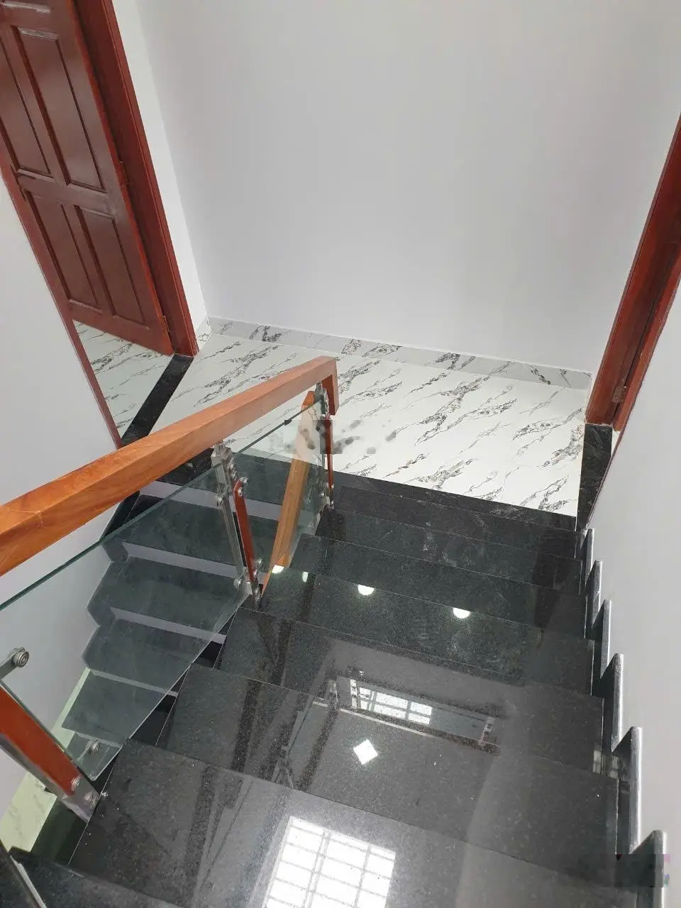 Bán Nhà mới xây 100% 1 trệt 2 lầu hẻm nguyễn thị sóc gần nhà thờ tân mỹ , chợ đầu mối hóc môm