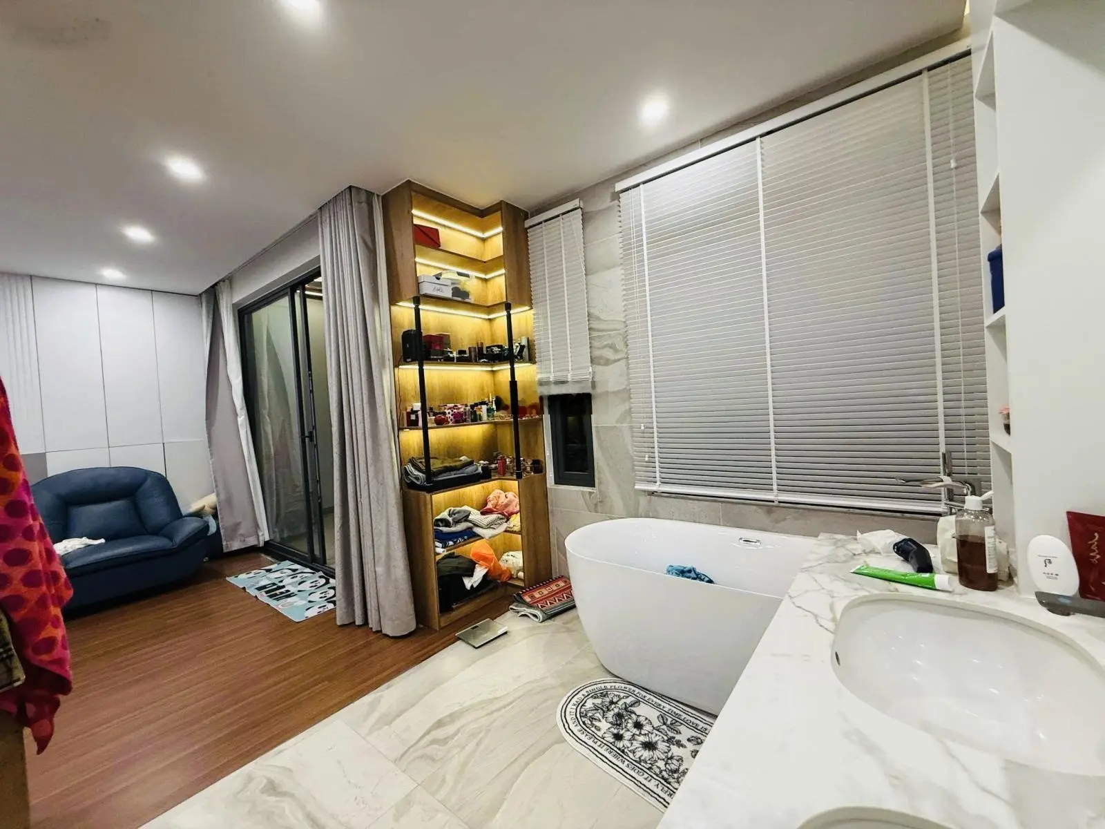 Gấp Bán Nhà Ngay GiGaMail Phạm Văn Đồng DT 140m2,Giá Siêu Tốt