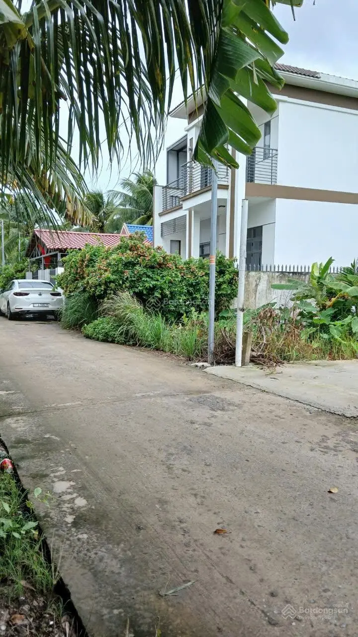 GĐ em cần bán đất Bến Tre gần vòng xoay Đại Lộ Đông Tây DT 570m2 (10x57m) 50m2 thổ cư ĐT 0906 309 ***