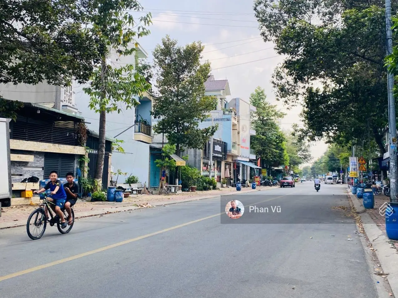 Bán nhà 3 tấm mặt tiền Nguyễn Trung Trực, sát chợ Dĩ An 1,vị tri đẹp . Lh: 0909.290.286