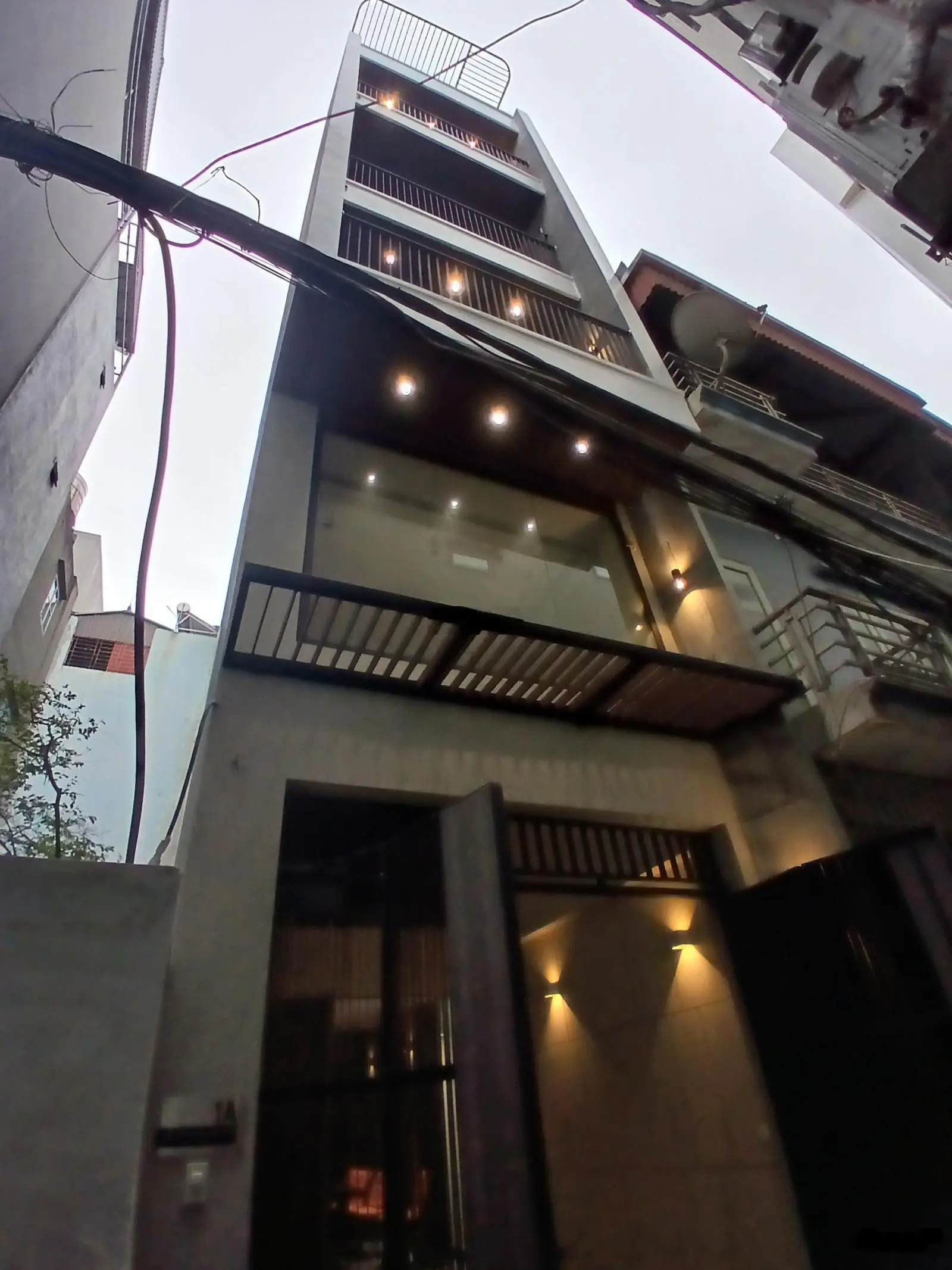 Bán nhà hồng tiến - 60m2 xây 6 tầng - thang máy - ô tô đỗ cửa - 10m ra phố hồng tiến chỉ 13 tỷ