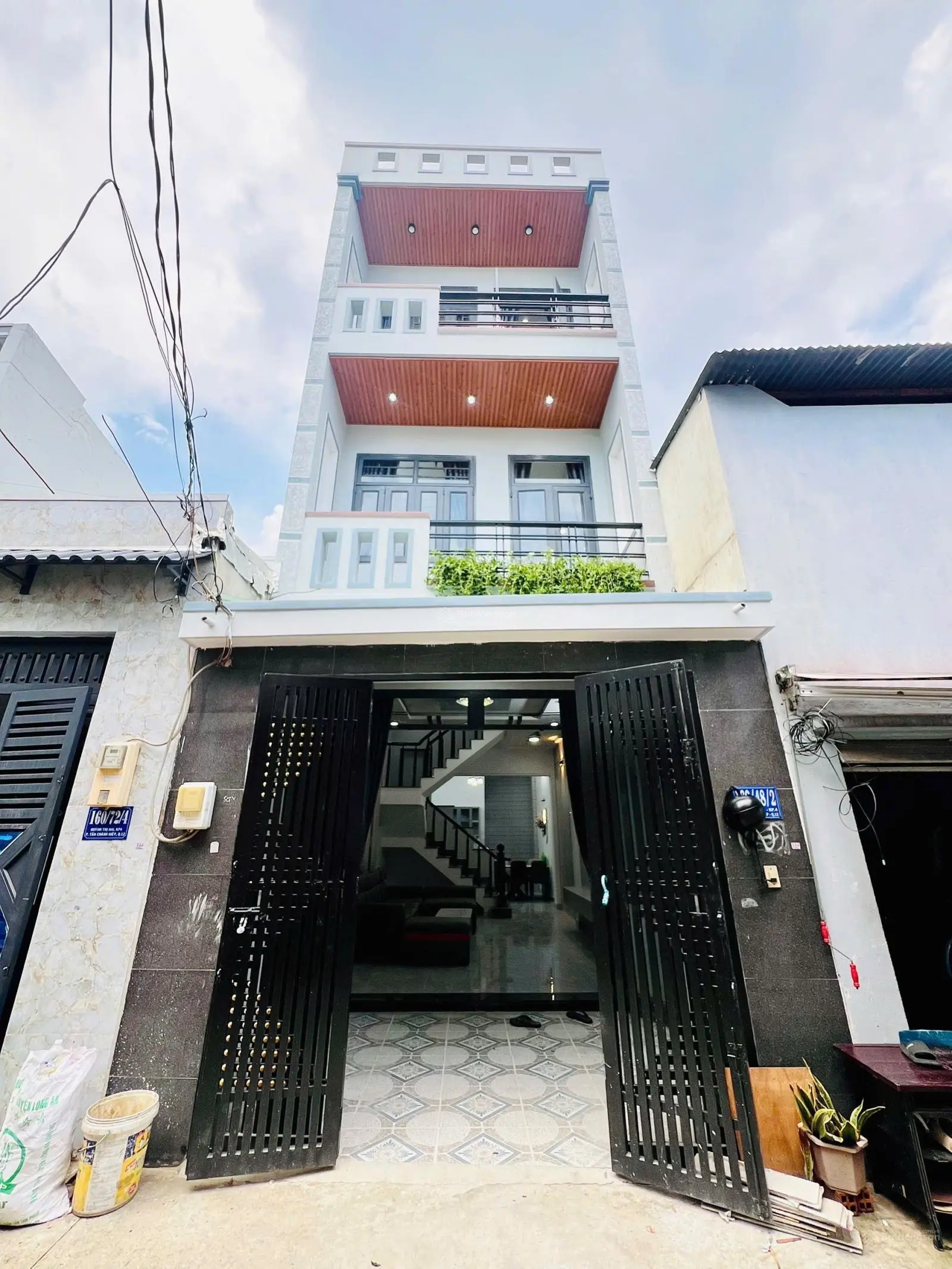 Bán Nhà mới SHR 4x14,1trệt,2 lầu,5tỷ050tr,2/ huỳnh thị hai,TCH q12. hẻm xe hơi.0932.153.279