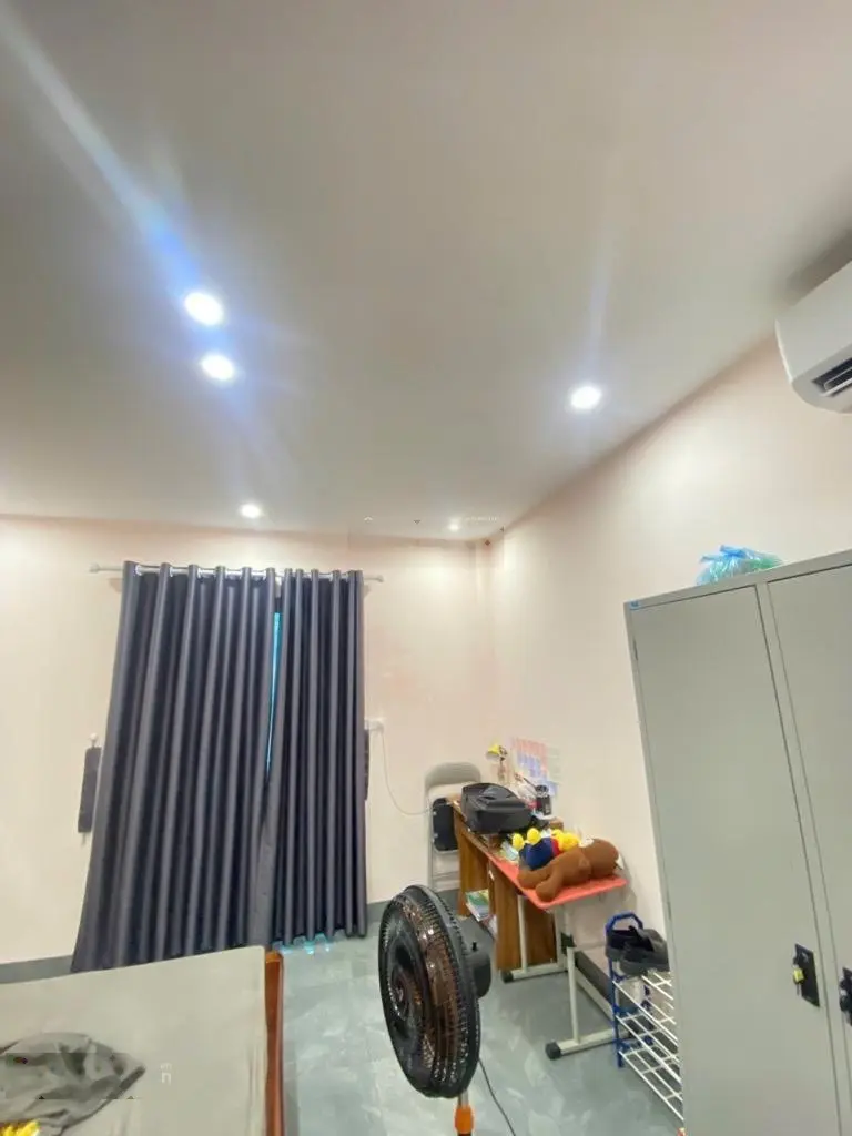 Chị liên gửi bán căn nhà tự xây chin chu đẹp. 35m2 chủ rất lộc lá đổi nhà mới to đẹp hơn.