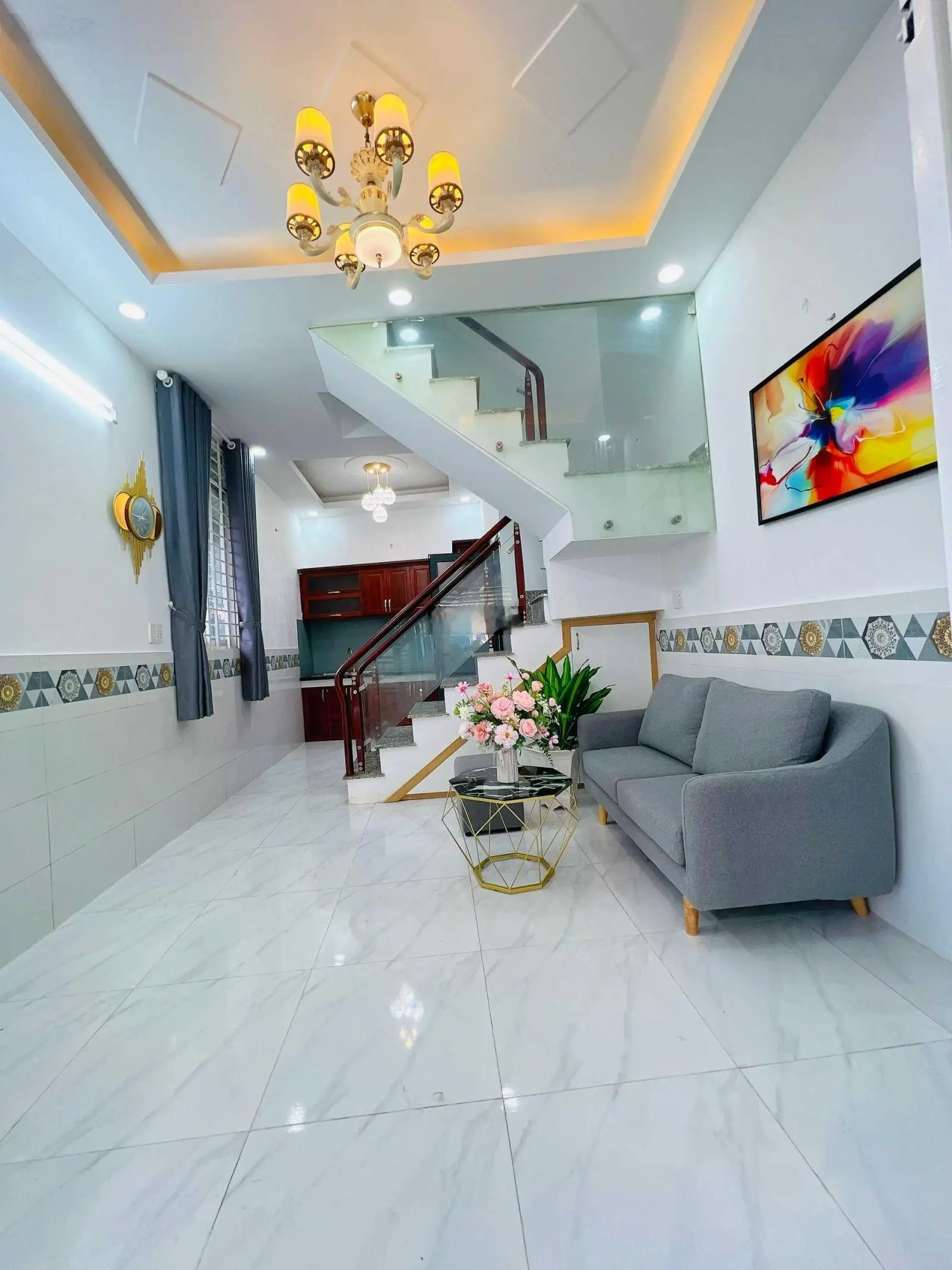 Bán nhà 2 lầu 4pn đường 6m thông thoáng DT 4x11 ở ngay đúng hình 100%