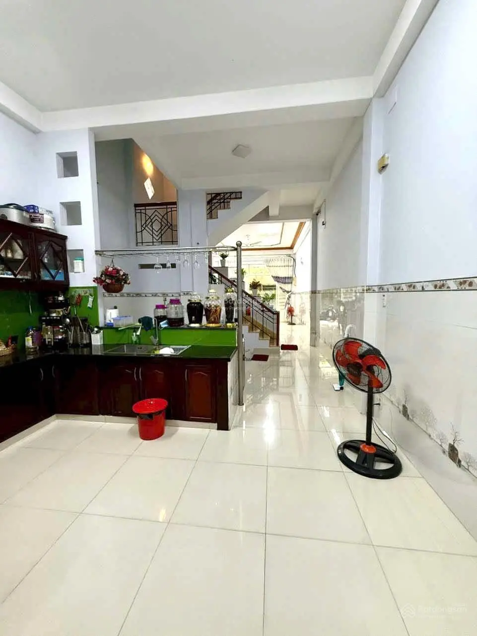 Gần etown cộng hoà. nhà mới đẹp. 4.5 x18.5m nở hậu. hoàn công đủ. tặng nội thất. chỉ 8.7t mq 66