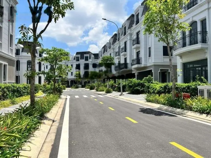 Gấp bán căn liên kế Amelie Villa Phú Mỹ Hưng, TH2, 120m2, giá thương lượng mạnh. Gọi Hiền xem nhà.