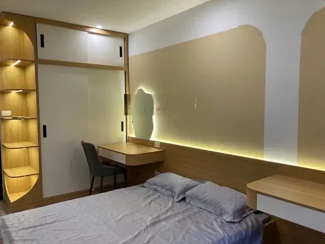 Mặt ngõ Lạc Trung - DT 34m2 - 5 tầng thang máy - MT 4m - 6,4tỷ - ô tô tránh - lô góc kinh