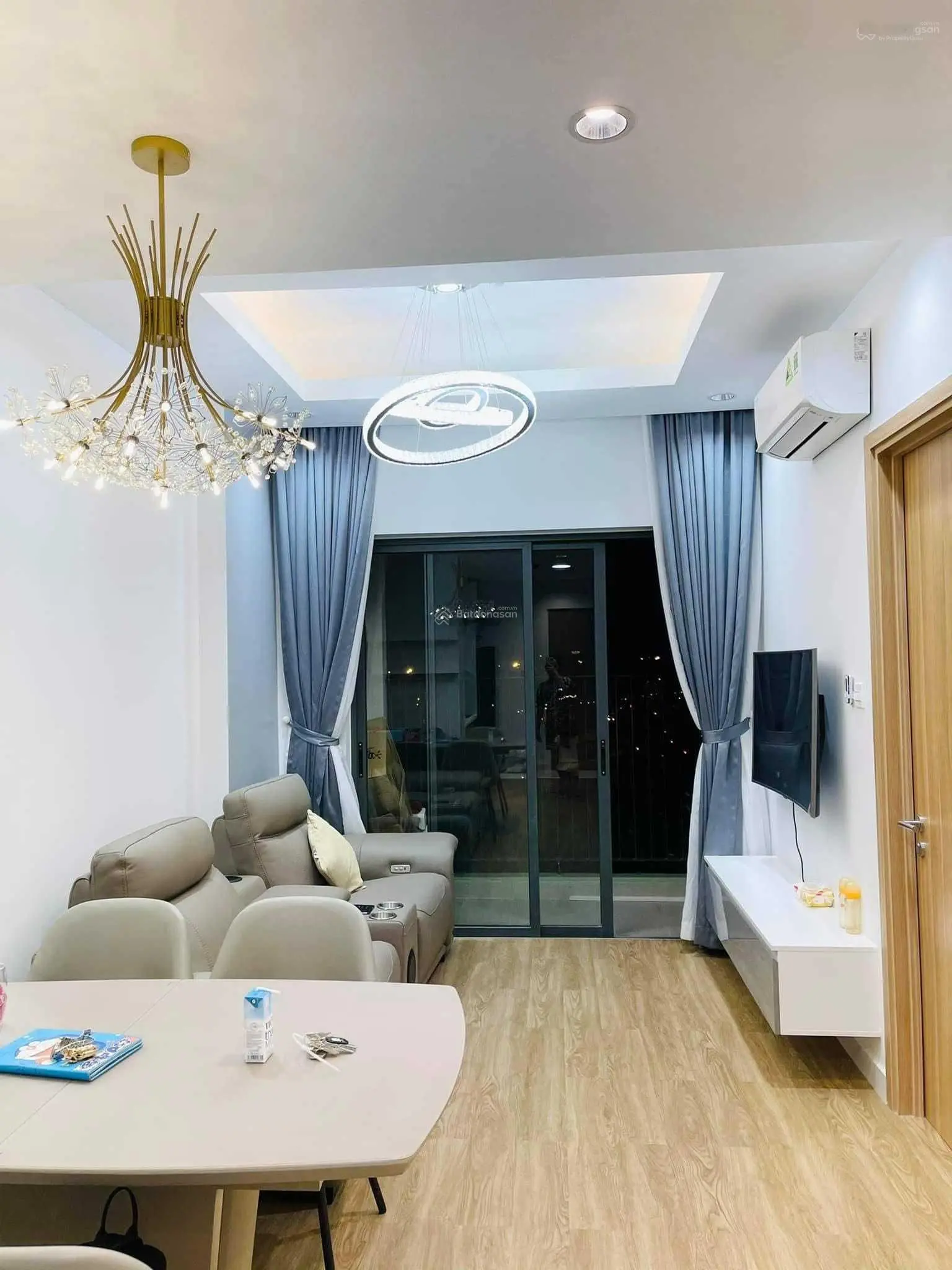 Cần bán căn hộ ngay trung tâm TP. Thủ Đức, 2 phòng ngủ đầy đủ nội thất, giá rẻ hơn thị trường