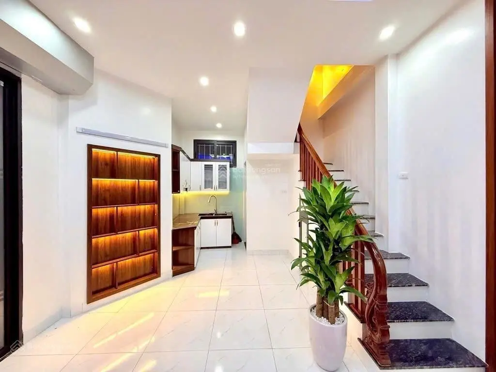 Bán nhà phố Bạch Mai 4tầngx3ngủ, ô tô đỗ cửa, sân chơi rộng, 3 thoáng, full đồ