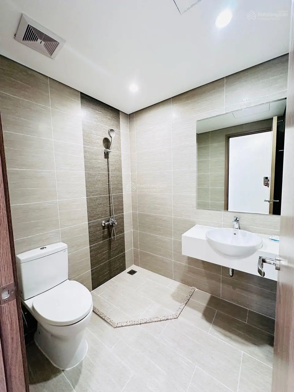 Cắt lỗ sâu - cắt lỗ 900 triệu căn 2PN 59,4m2 hướng Đông Nam view công viên Ánh Sáng, view sông mát