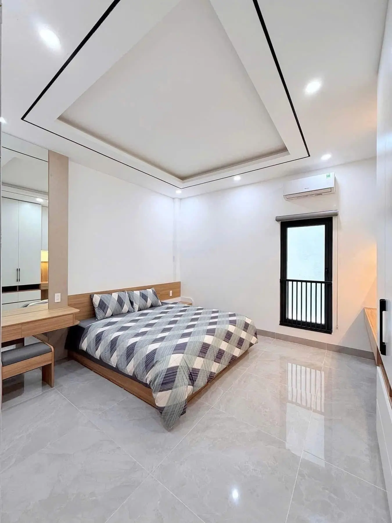 Hot!! Bán nhà đang cho thuê 16tr/th HXH Thích Quảng Đức, P5, Phú Nhuận, DT 53m2, Giá 2tỷ890, SHR