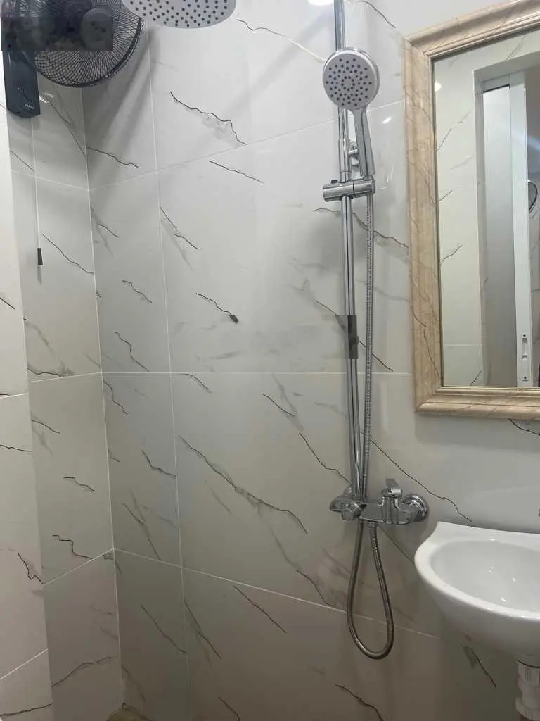 Nhà bán CMT8 - 19 m2 - 5 tầng BTCT - vị trí cực đẹp - HXT - nhà mới đẹp - cách mt 1 căn - 6,5 tỷ