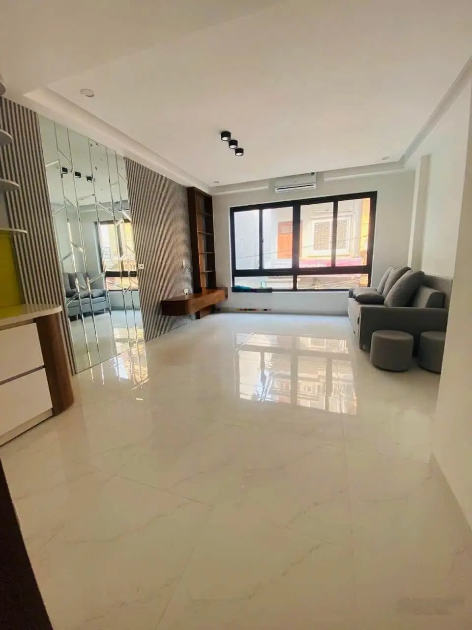 Hoàng mai 6T mới mặt tiền 6,2m lô góc, thang máy, thông sàn wc khép kín ô tô 7 chỗ tránh đỗ*12,3tỷ