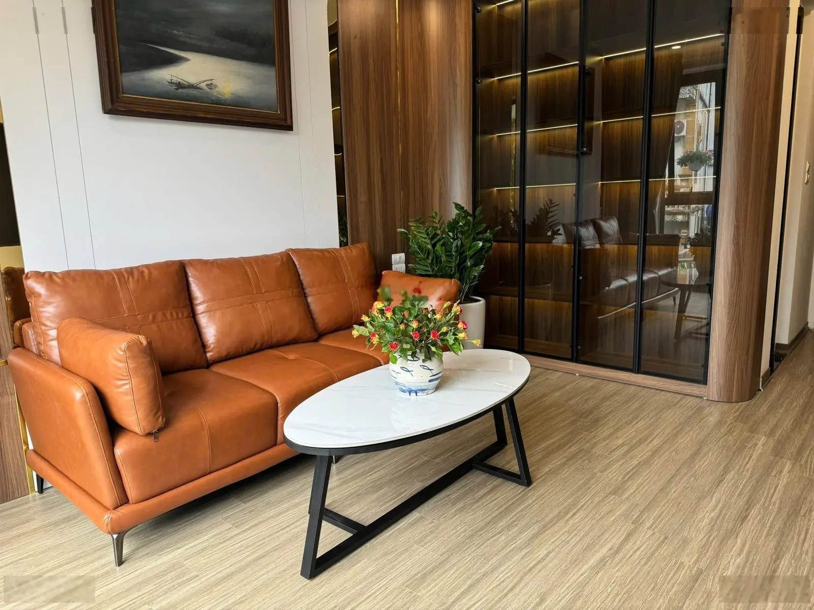 Nhà đẹp tại nguyễn văn cừ-phường ngọc lâm.full nội thất ngõ oto thông oto vào nhà.
