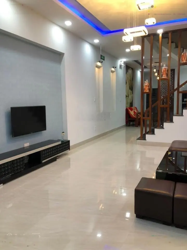 Nhà đẹp 3 tầng mái đúc sàn đúc đất 5x20m hướng Đông 6PN, giá 7,5 tỷ thương lượng chính chủ