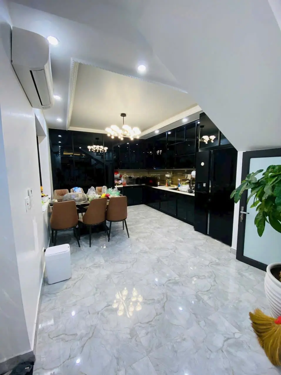 QUÁ HOÀN HẢO cho quý khách đang tìm kiếm căn nhà đẹp từ vị trí tới chất lượng phố trung tâm HỒ SEN