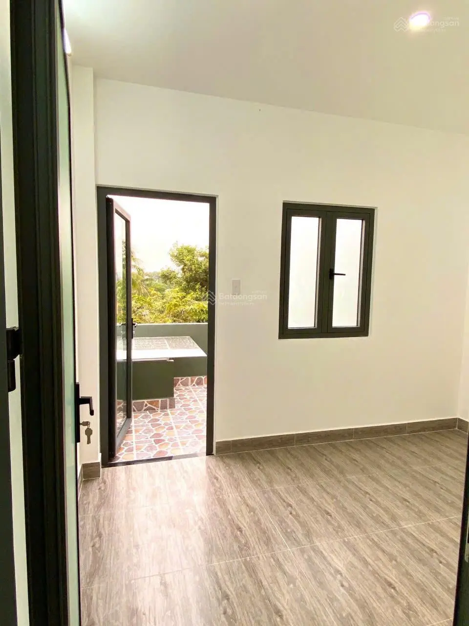 Bán nhà mới 1 trệt 2 lầu hẻm xe hơi đường lò lu - quận 9. full nội thất giá chỉ 5,27 tỷ