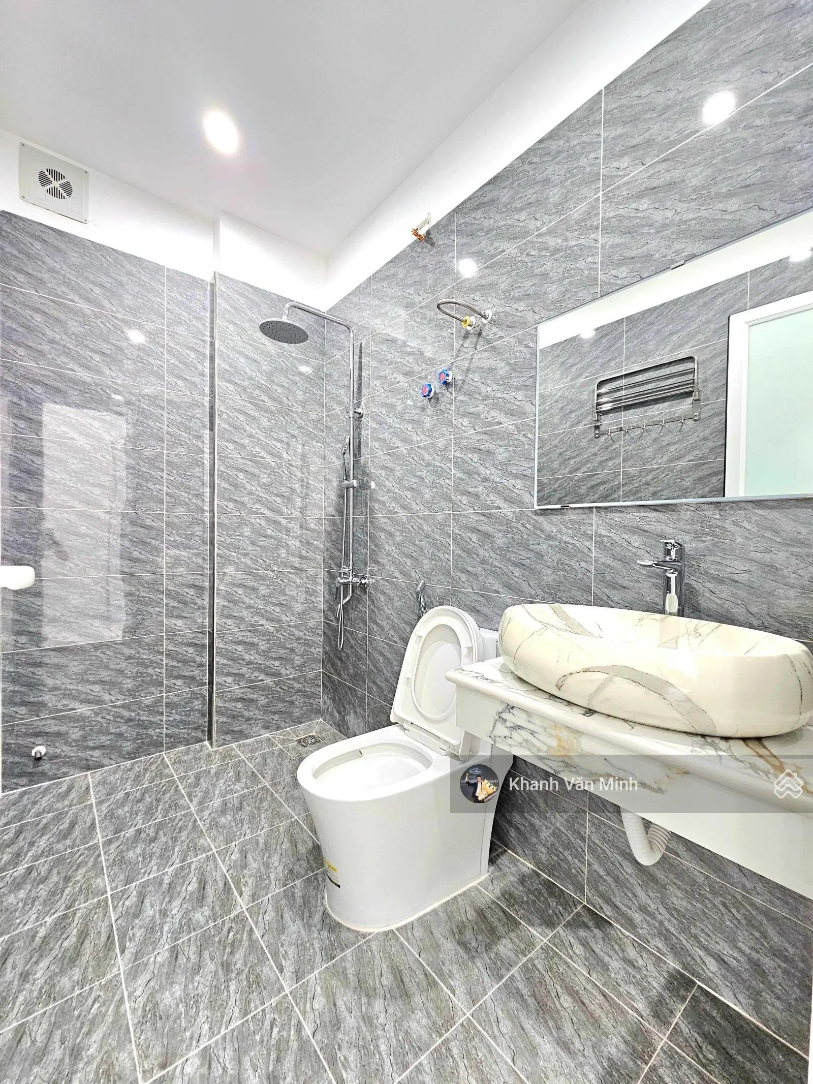 Bán nhà mặt ngõ Chợ Hàng, Hồ Sen độc lập 4 tầng giá rao 5 tỷ 450 triệu
