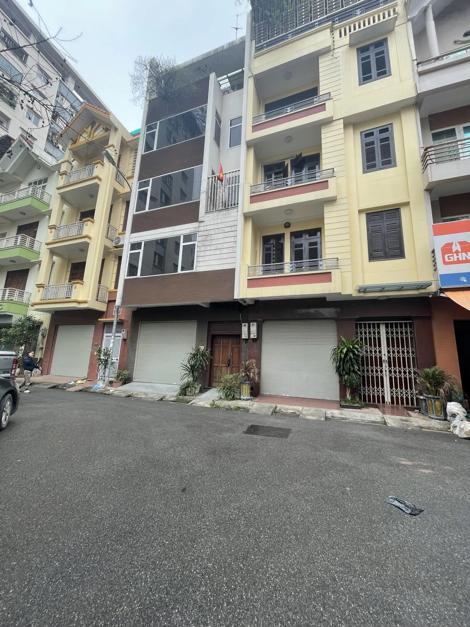 bán nhà phố vũ phạm hàm . 80m2 , 7 tầng , mặt tiền 5m , ô tô tránh , ở + kinh doanh , 32,8 tỷ