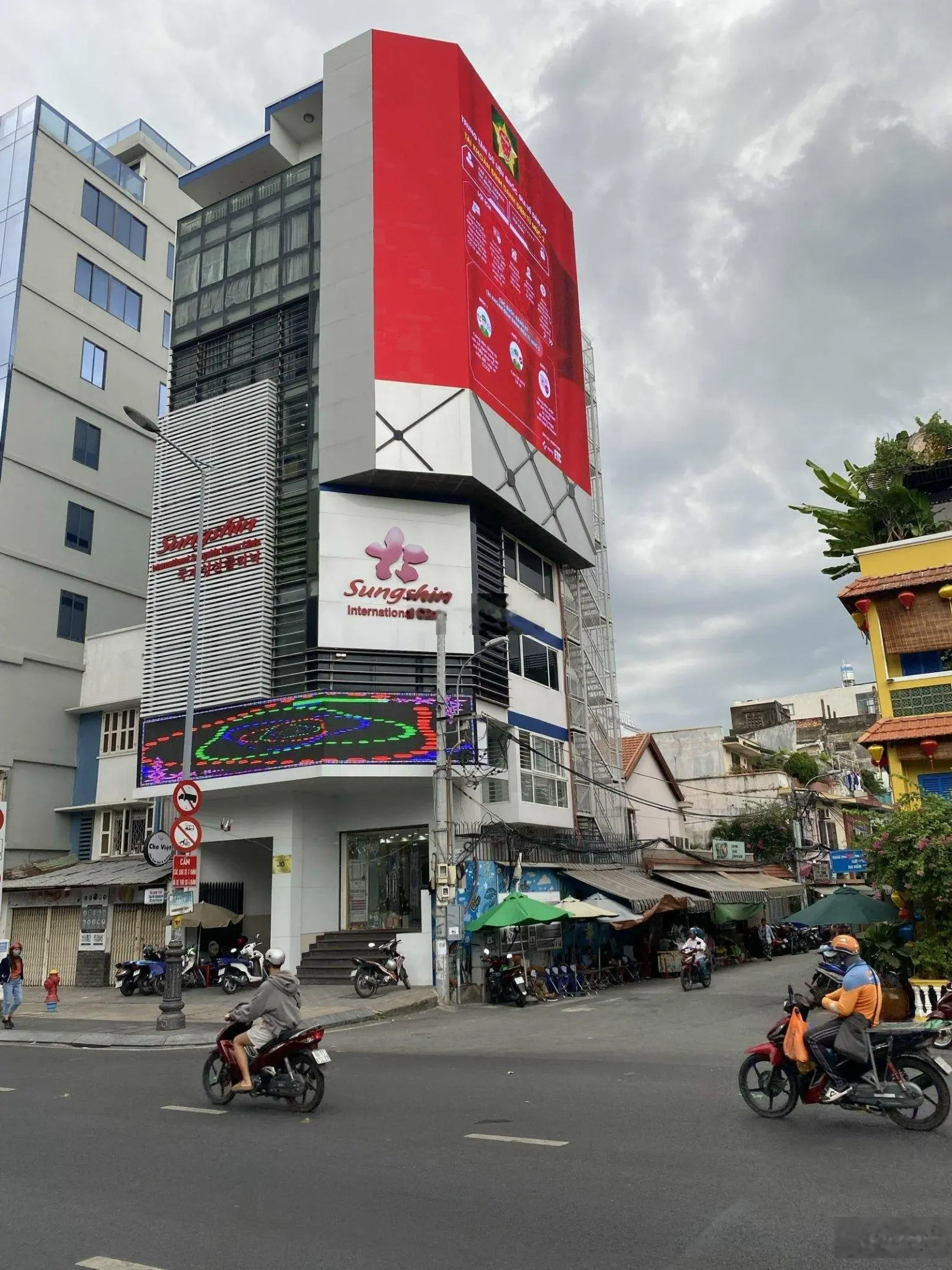Khan hiếm bán gấp tòa nhà Phan Đăng Lưu 8,5 x 25m hầm 7 tầng HĐT: 2,5 tỷ/năm vị trí đẹp chỉ 65 tỷ