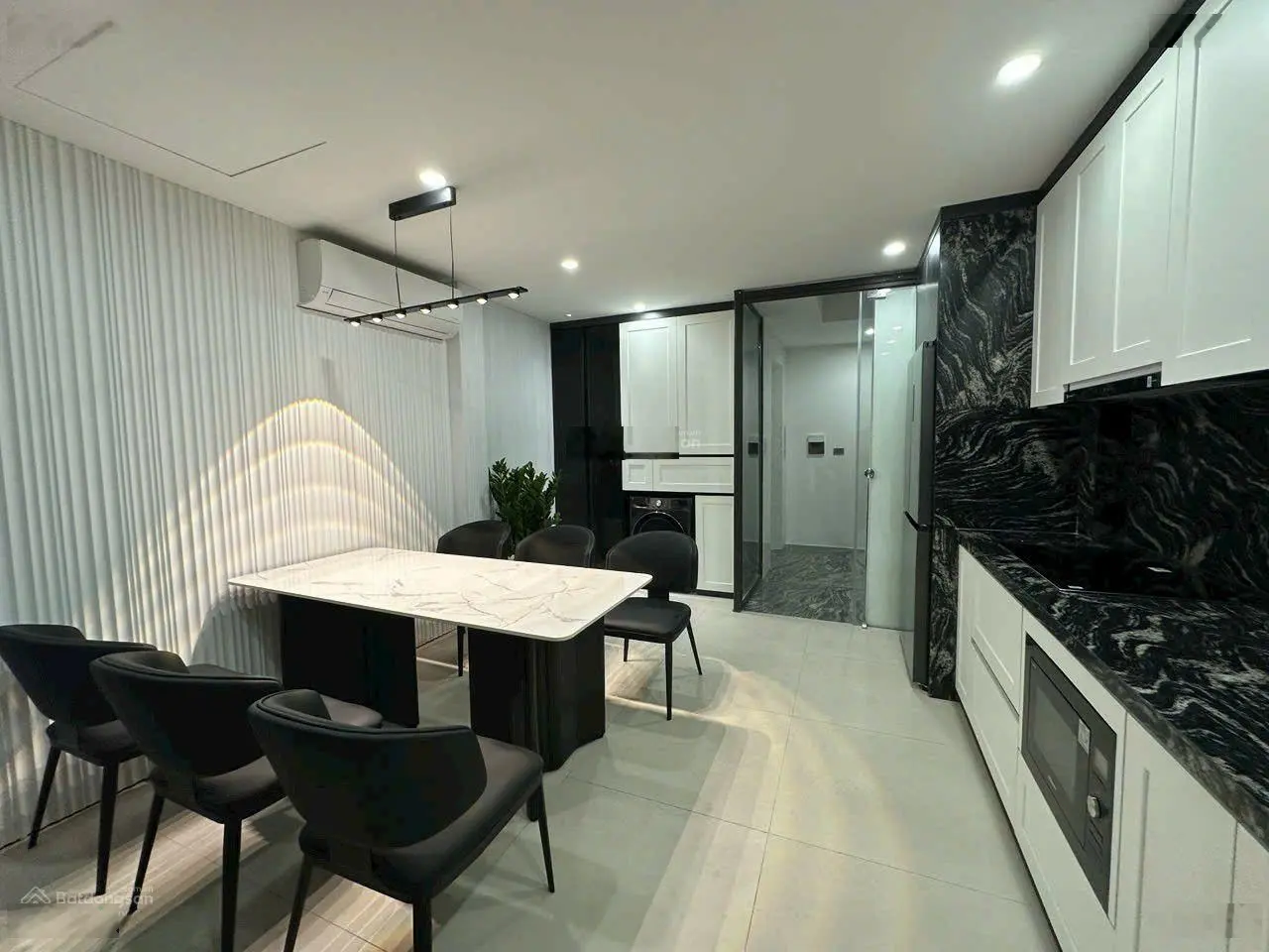 Bán căn nhà Phố Trạm - diện tích xây dựng 40m2 x6 tầng, thằng máy, Ô tô 7 chỗ vào nhà thêm 5 con SH