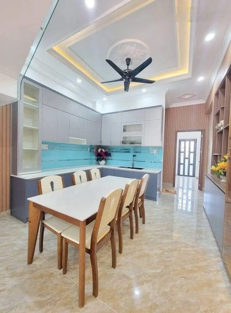 Nhà 3 lầu gần làng đại học quốc gia