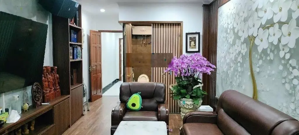Chủ nhà gửi bán căn hộ 5 tầng ,nhà đẹp full nội thất xịn sò tiền tỷ.thằng máy em ru