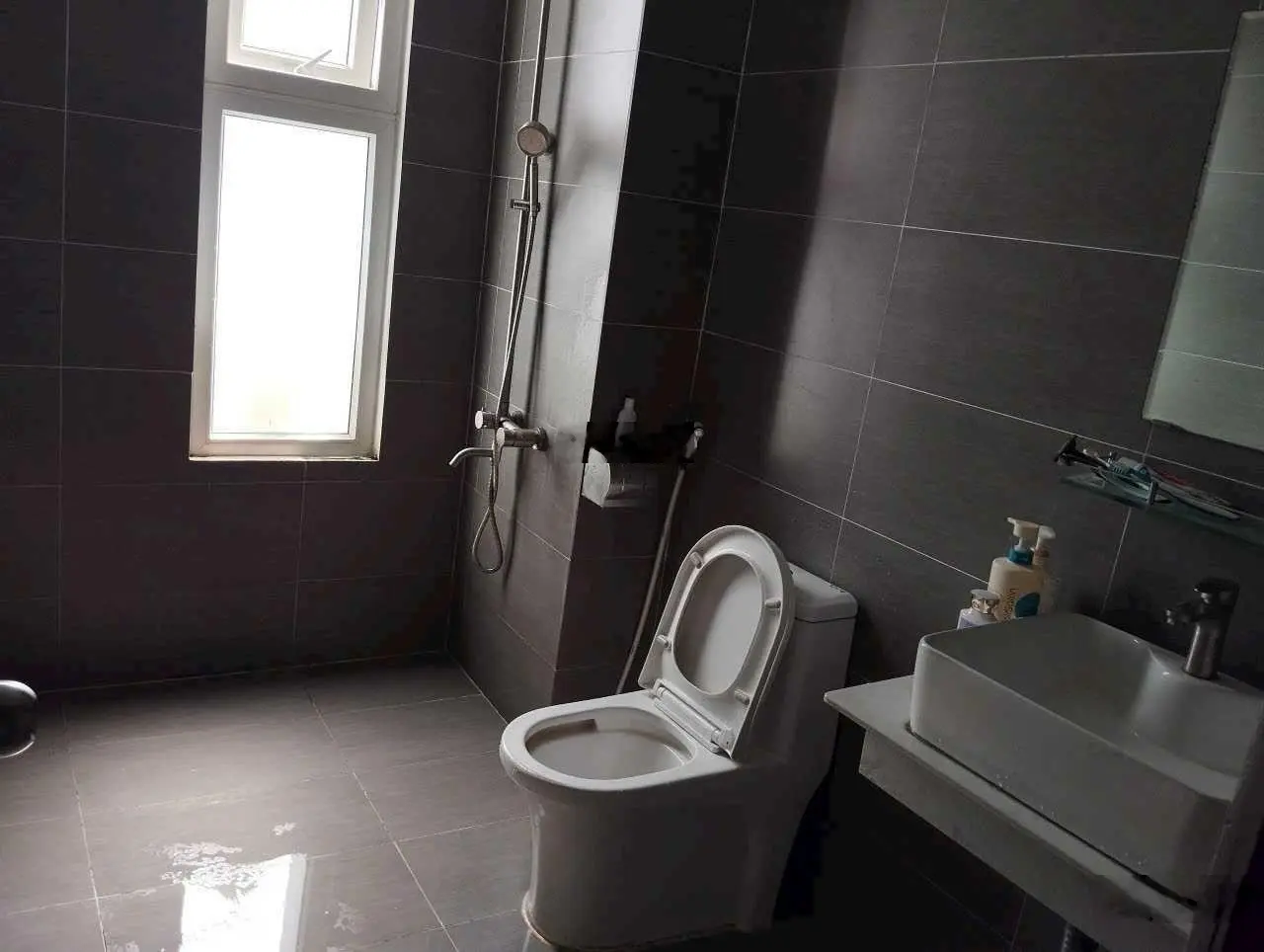Bán nhà trệt 2 lầu KDC Phú Hữu Tp. Thủ Đức, DT 90m2 4pn đường 8m, giá 6.6 tỷ hạ còn 6.2 tỷ chốt