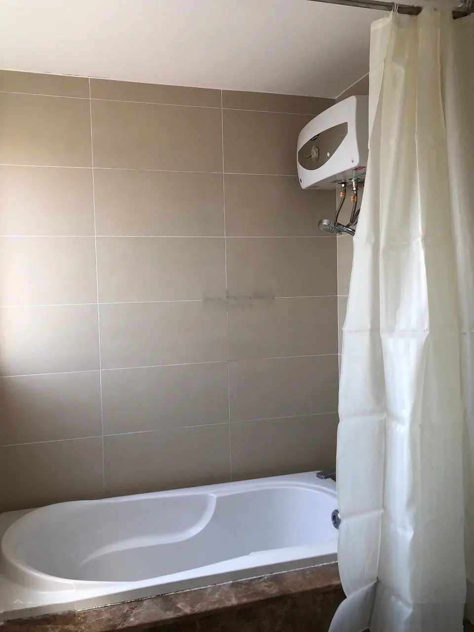 Bán căn hộ Sky Center, 3PN, 3WC, 139m2, Block D , lầu trung ,nội thất , giá 7 tỷ 2, LH : 0908 435 ***