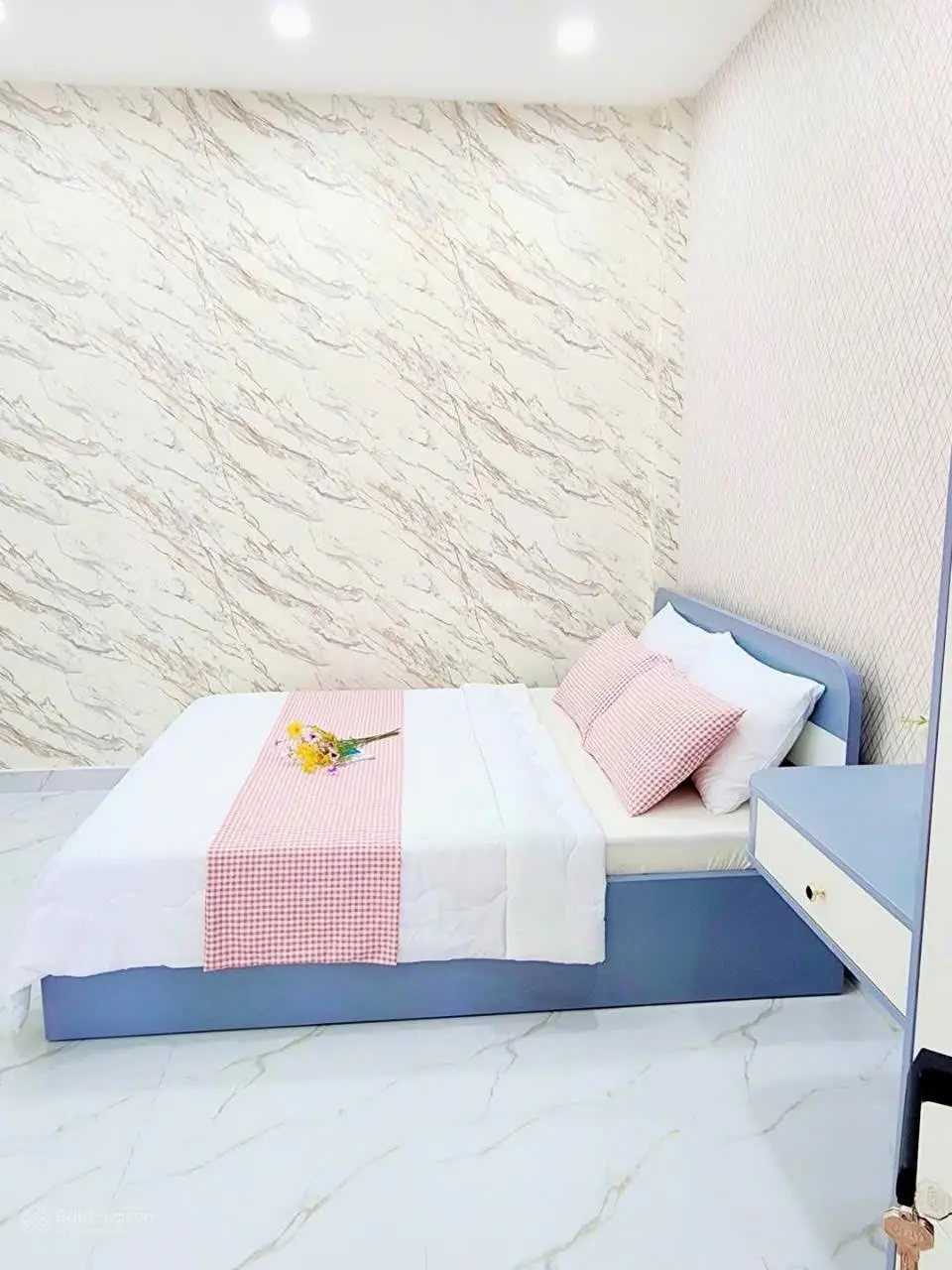 Cần tiền bán rẻ nhà 1 trệt 1 lầu ngay Emart Phan Huy ích, giá chỉ 5,9 tỷ, tiện kinh doanh