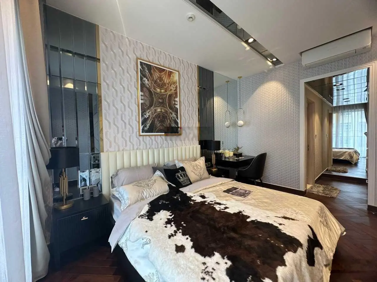 Chính chủ bán gấp căn hộ Midtown Phú Mỹ Hưng 90m2 2PN, 2WC giá chỉ 5.5 tỷ bao thuế phí, có sổ hồng